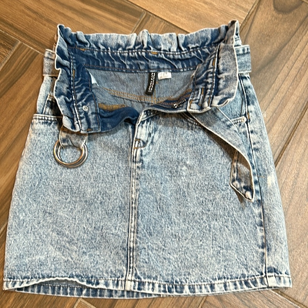 Divided Denim skirt with belt with pockets back and front